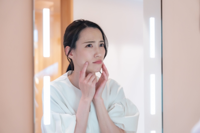 顔のたるみを予防・改善する方法!最新ケア・筋トレ・根本的改善方法まとめ