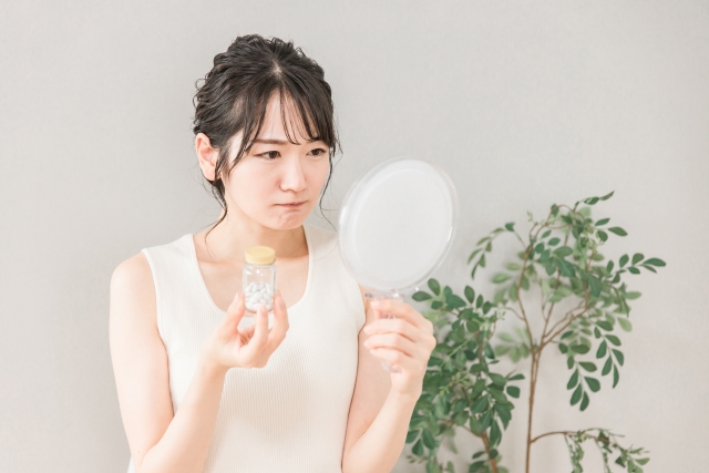 ストレスが顔に与える影響とは?くすみ・肌荒れ・たるみを防ぐ対策